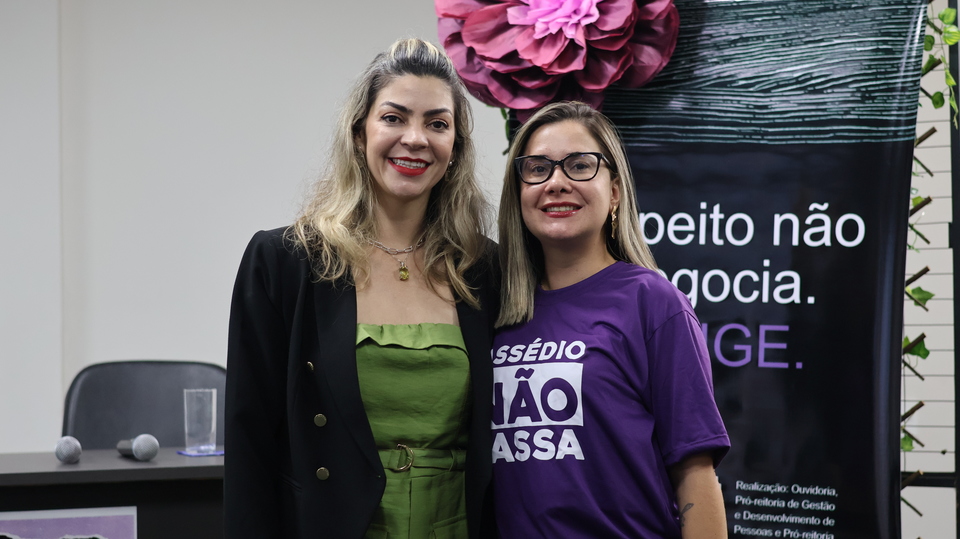 As procuradoras federais Carliane Carvalho (e) e Daniela Carvalho falaram sobre os diversos tpos de assédios (Foto: Karyne Assunção/Ouvidoria)